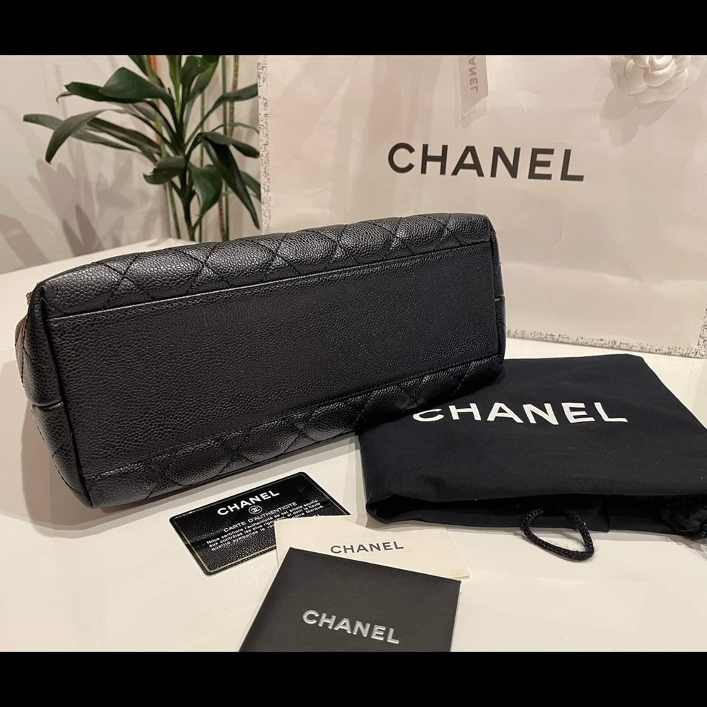 CHANEL KELLY
BLACK QUILTED CAVIAR